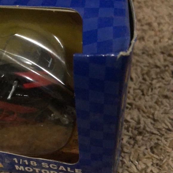 NIB Road & Track 1/18 scale Honda motorcycle - Picture 5 of 11